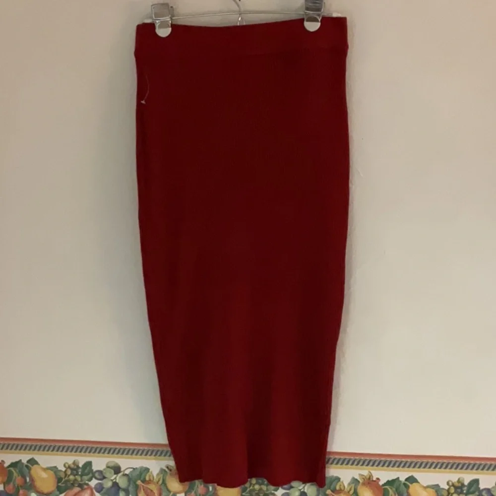 Sale! Cable & Gauge Ribbed Knit Pencil Skirt, Size S, Red, NWOT - Picture 2 of 6